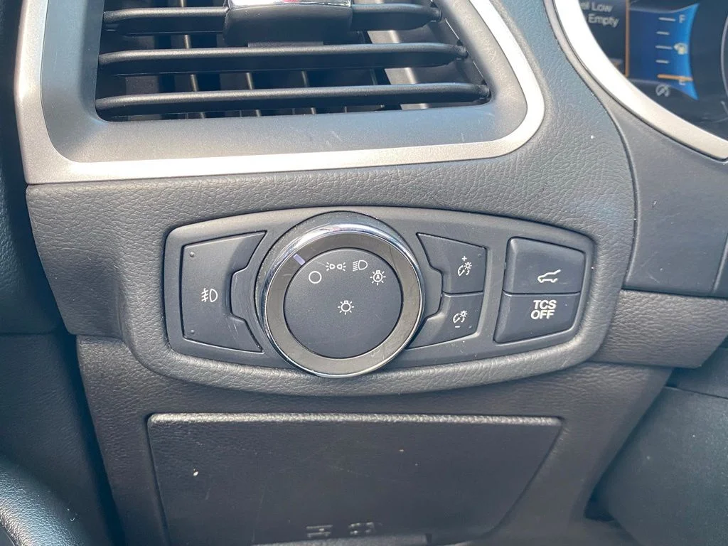 Used 2020 Gold Ford SEL image 28