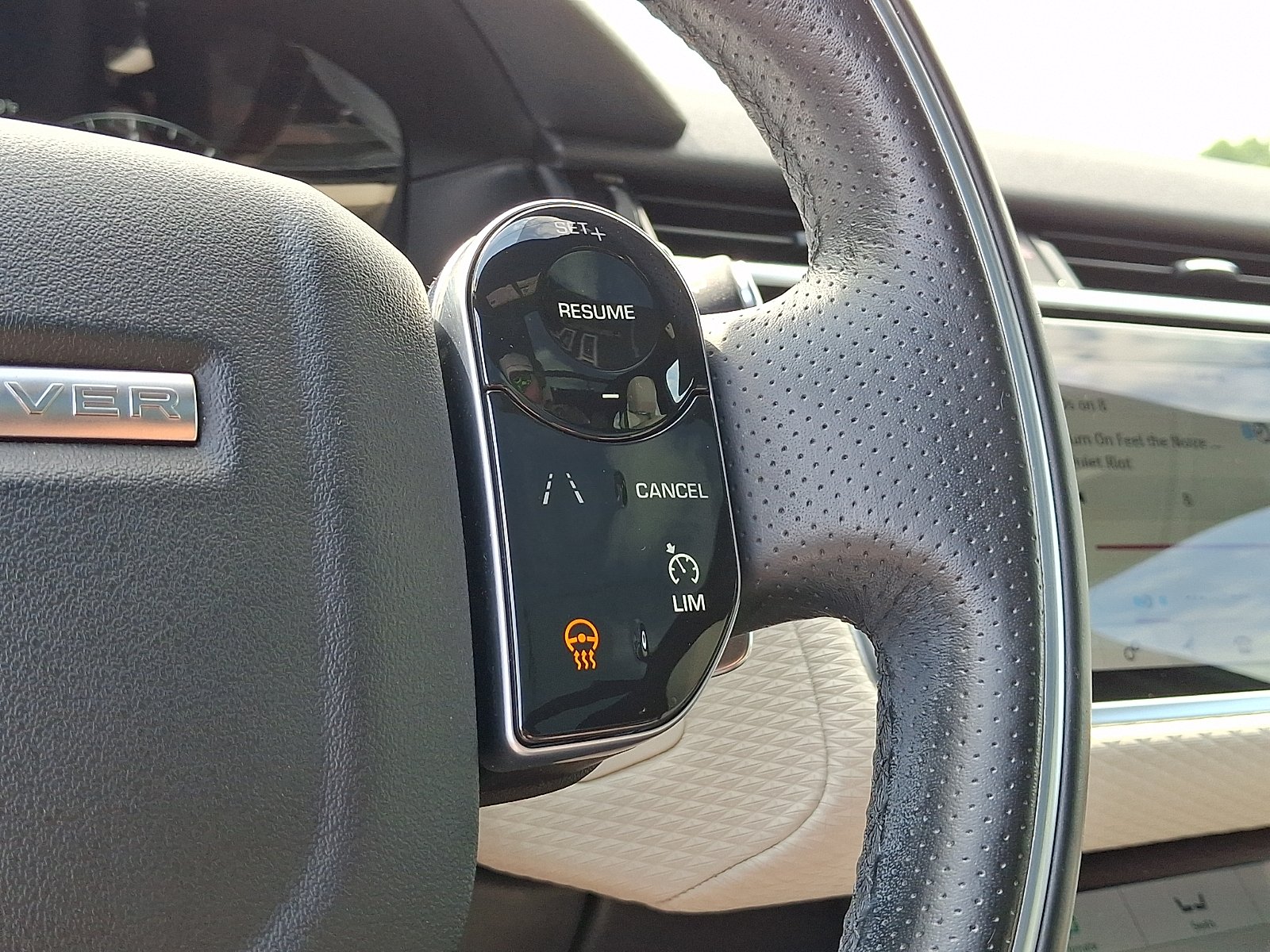 Used 2019 Byron Blue Metallic - 1CK Land Rover P250 R-Dynamic SE image 20