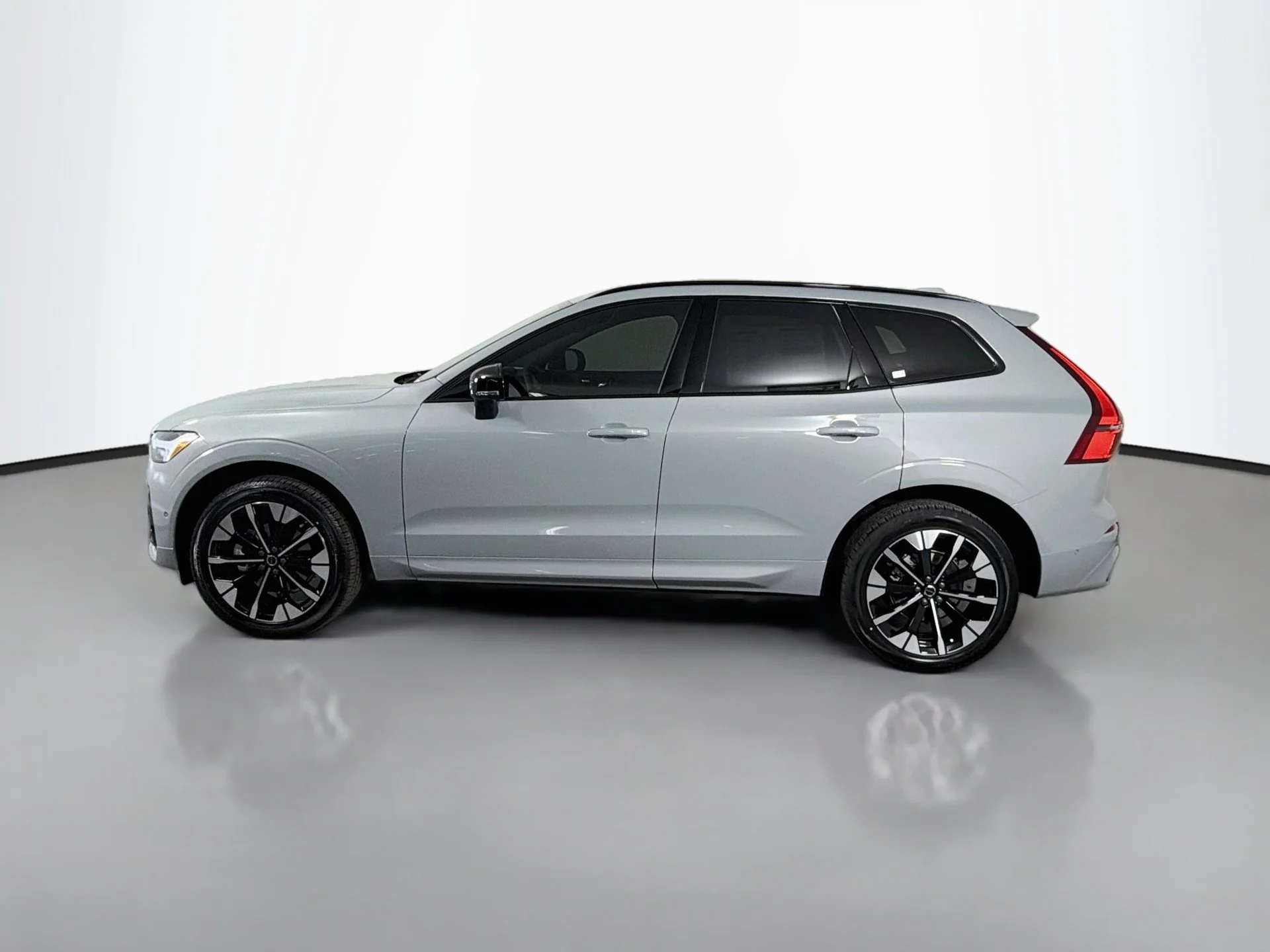 New 2027 Vapour Grey Volvo Plus image 8
