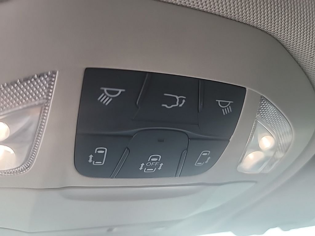 Used 2022 White Chrysler Touring L image 21
