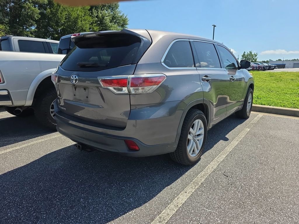 Used 2016 Gray Toyota LE V6 image 4