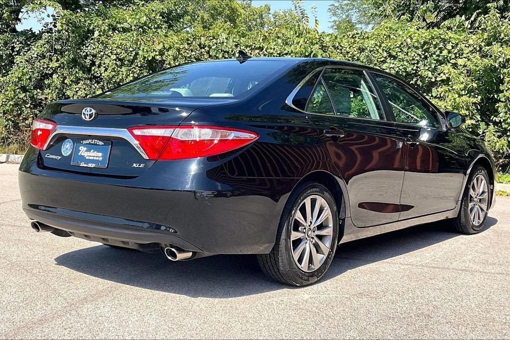 Used 2016 Black Toyota XLE image 13