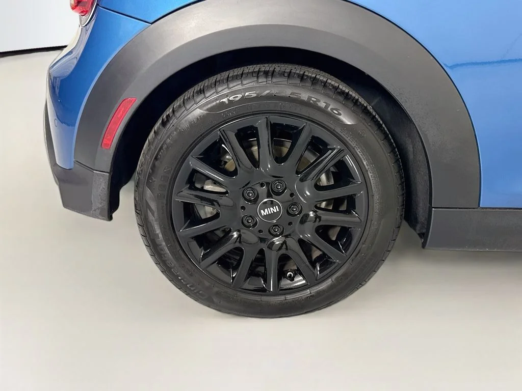 Certified Used 2024 Island Blue metallic MINI  image 30