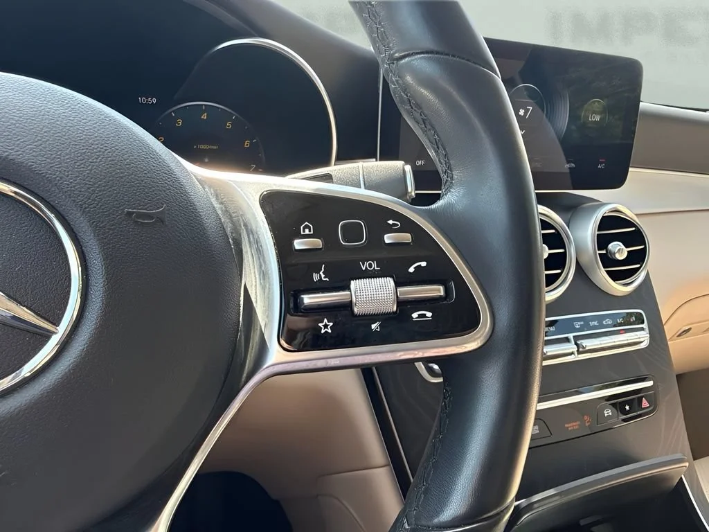 Used 2022  Mercedes-Benz GLC 300 image 18