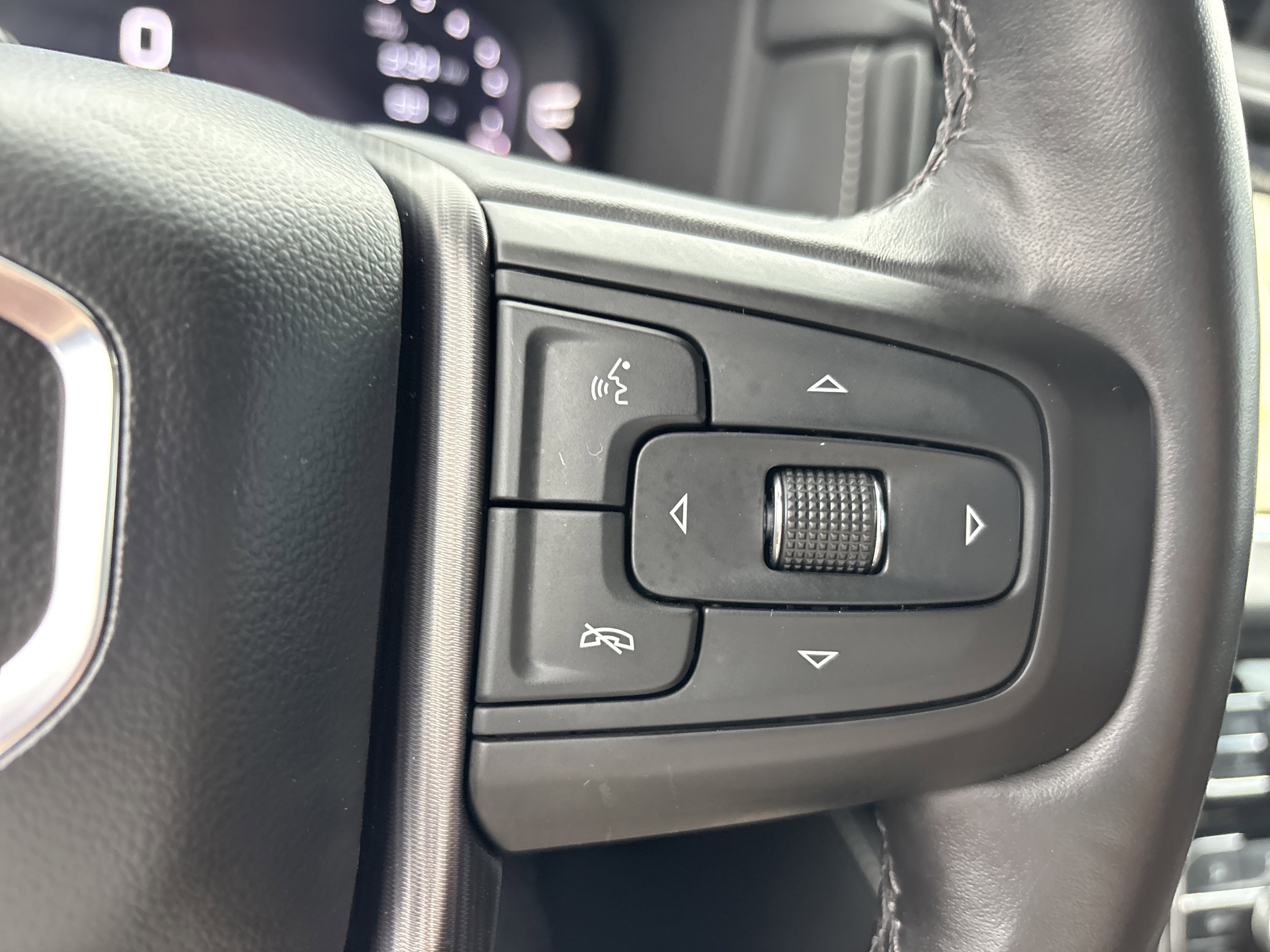 Used 2023 White Frost Tricoat GMC Denali Ultimate 4WD image 39
