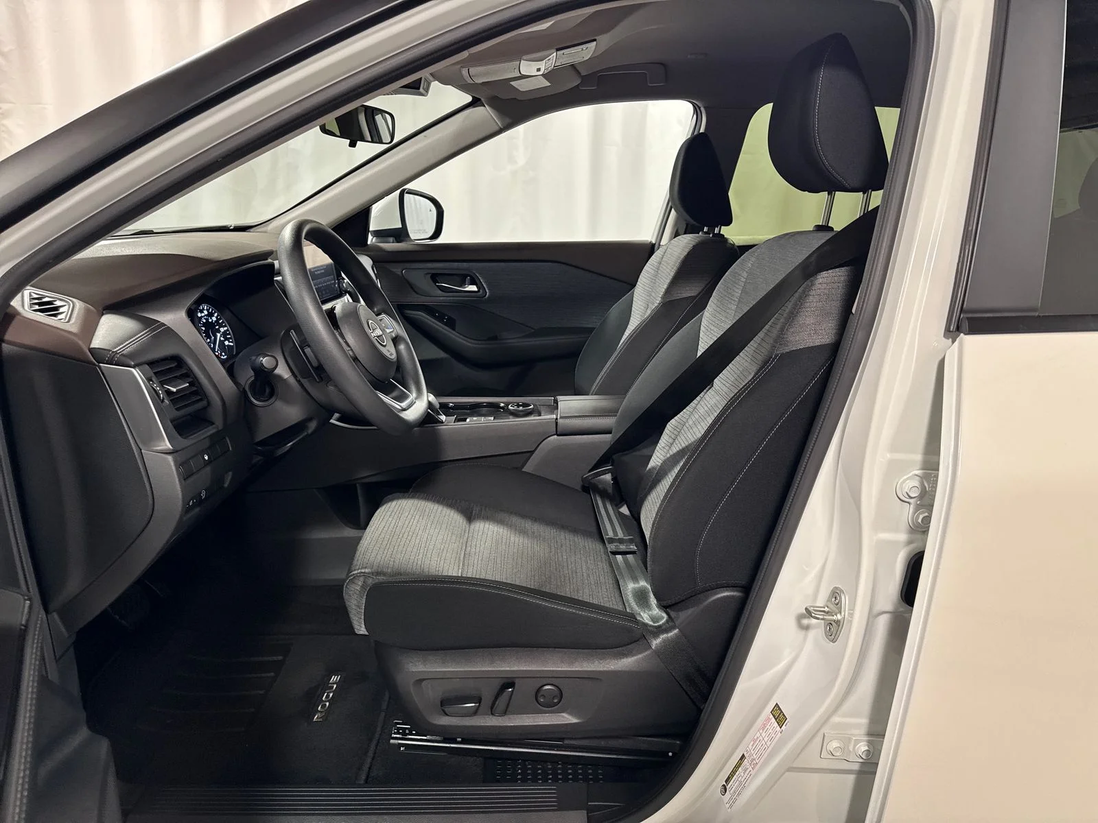 Used 2023 Pearl White Nissan SV image 3