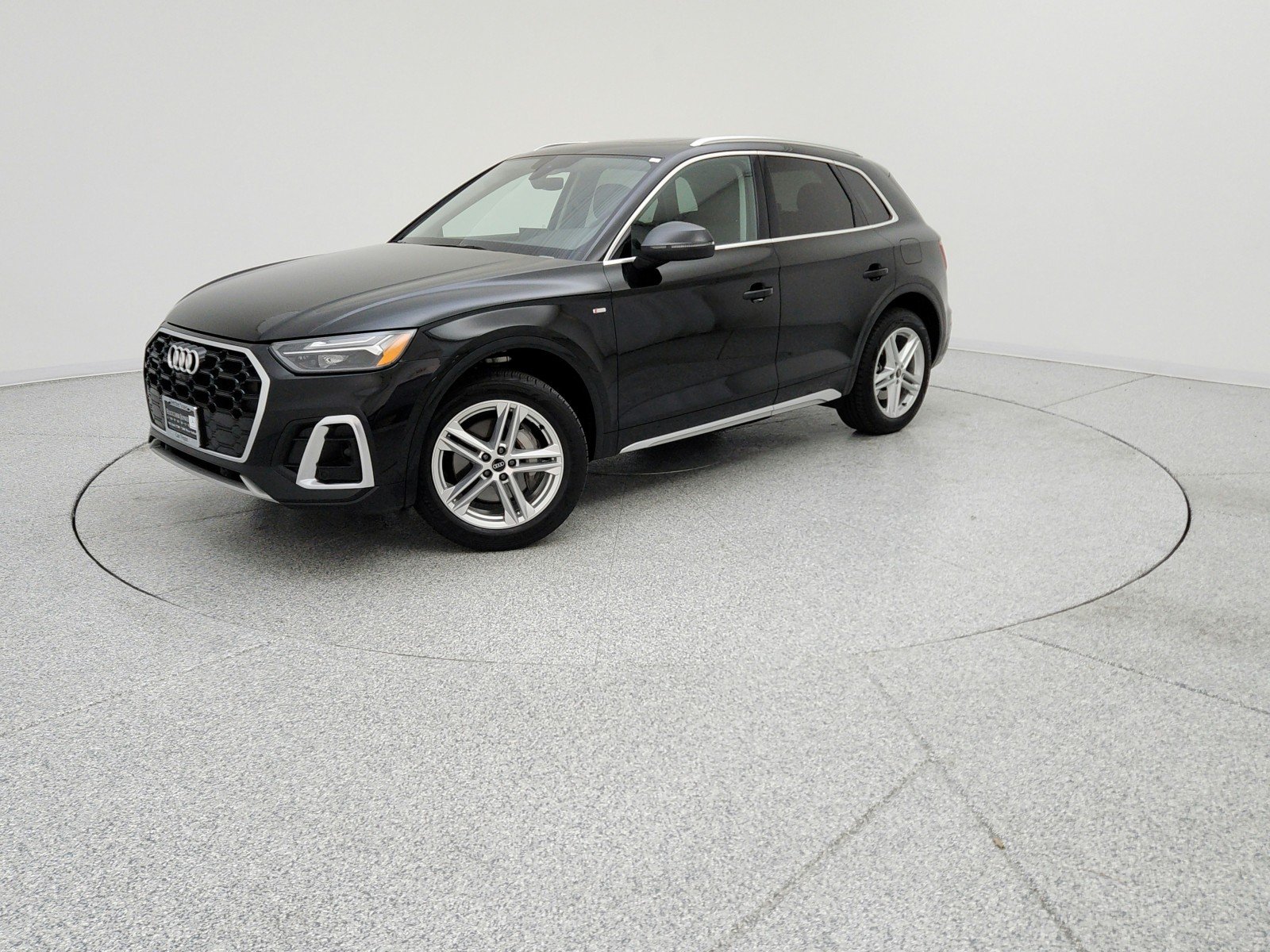 2023 Audi Q5 55 e Premium Plus's photo