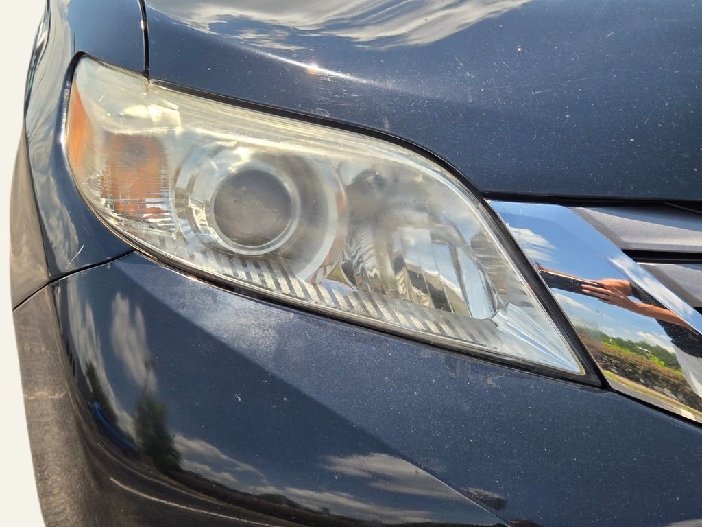 Used 2015 Black Toyota XLE image 2