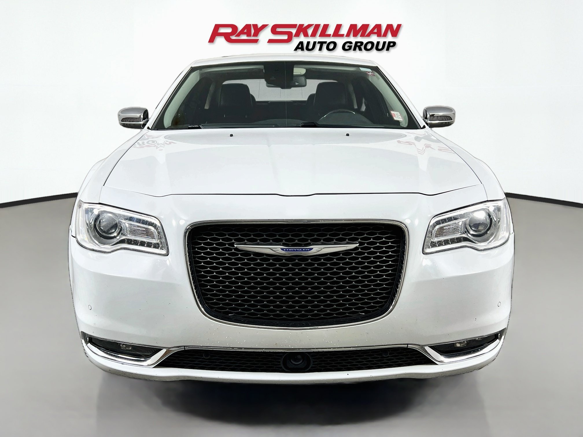 Used 2018 Bright White Clearcoat Chrysler LIMITED image 2
