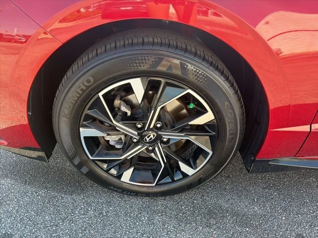 Used 2025 Red Hyundai SEL image 5