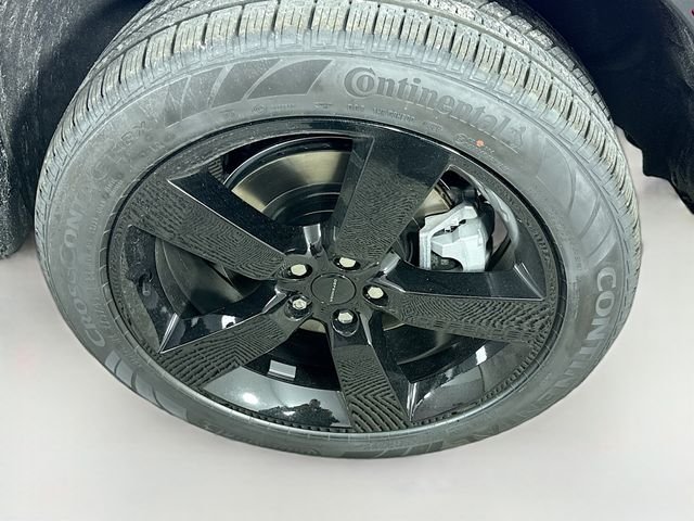 New 2026 Fuji White Land Rover X-Dynamic SE image 33