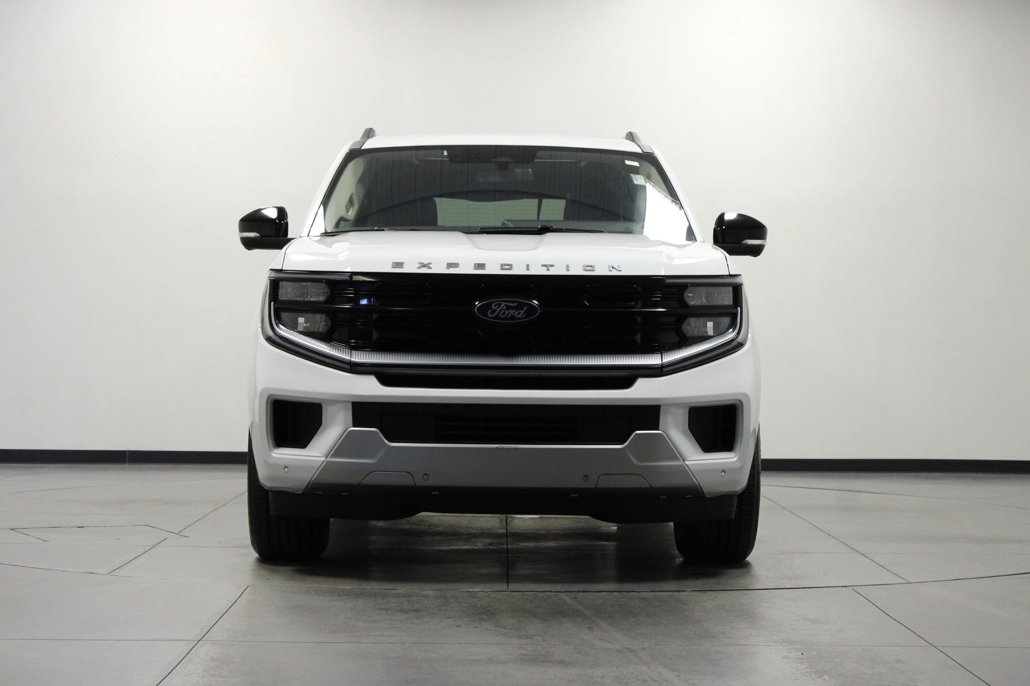 Used 2025 Oxford White Ford Platinum image 9