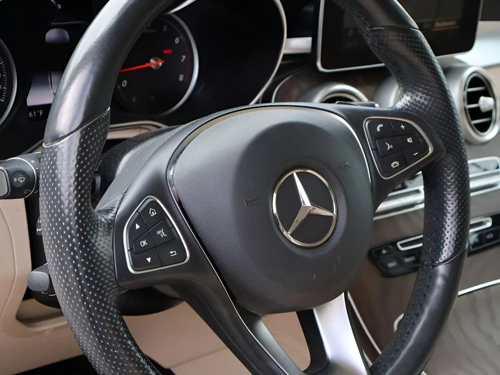 Used 2018 Diamond Silver Metallic Mercedes-Benz GLC 300 image 20