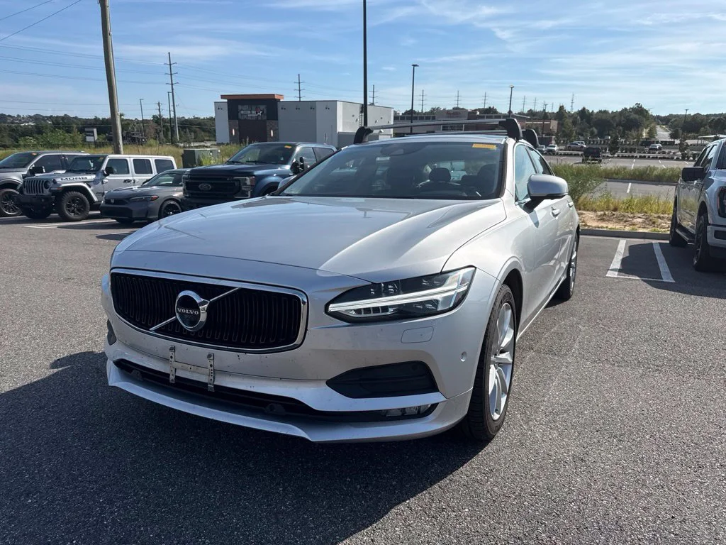 Used 2018 Bright Silver Metallic Volvo T6 Momentum image 5