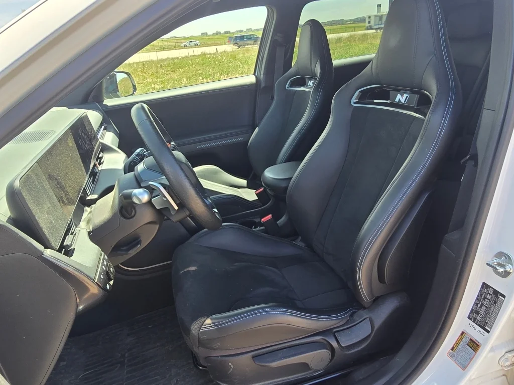 Used 2025 Atlas White Hyundai Base (A1) image 12