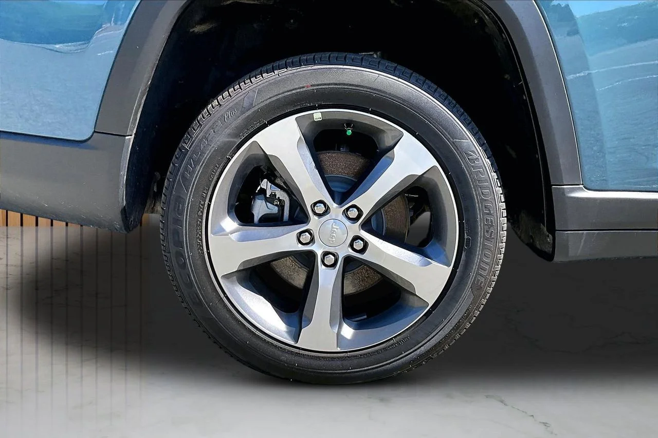 New 2026 Steel Blue Exterior Paint Jeep Limited image 35