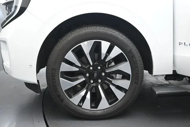 Certified Used 2025 Oxford White Ford Platinum image 32