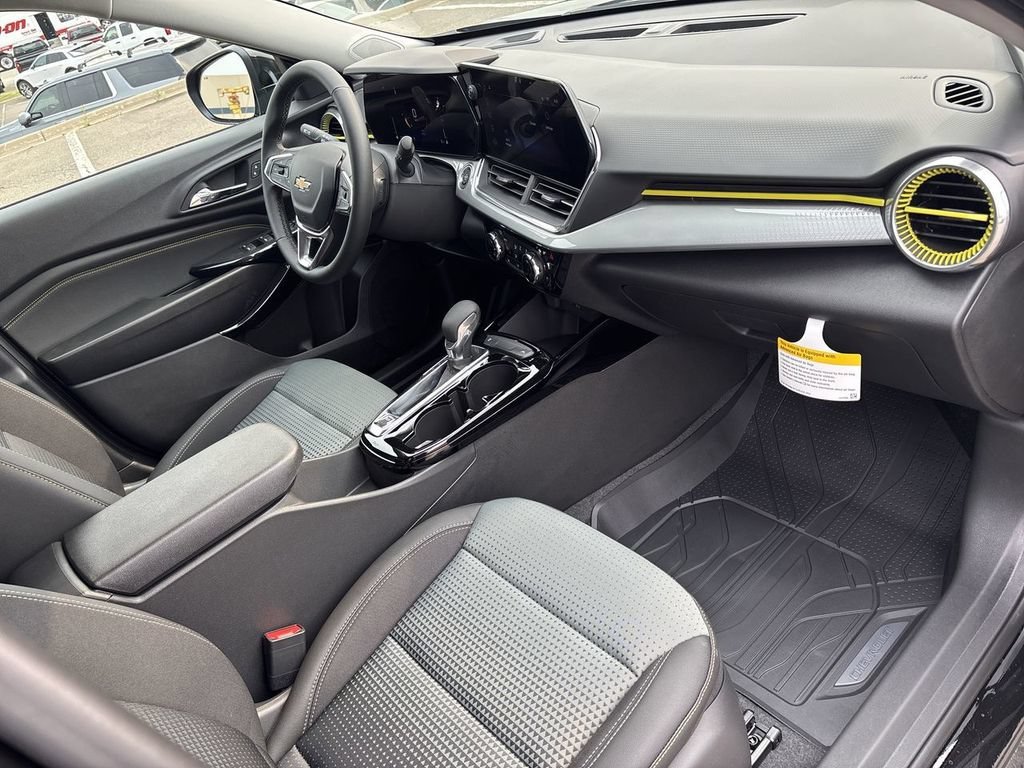 New 2026 Mosaic Black Metallic Chevrolet LT image 28