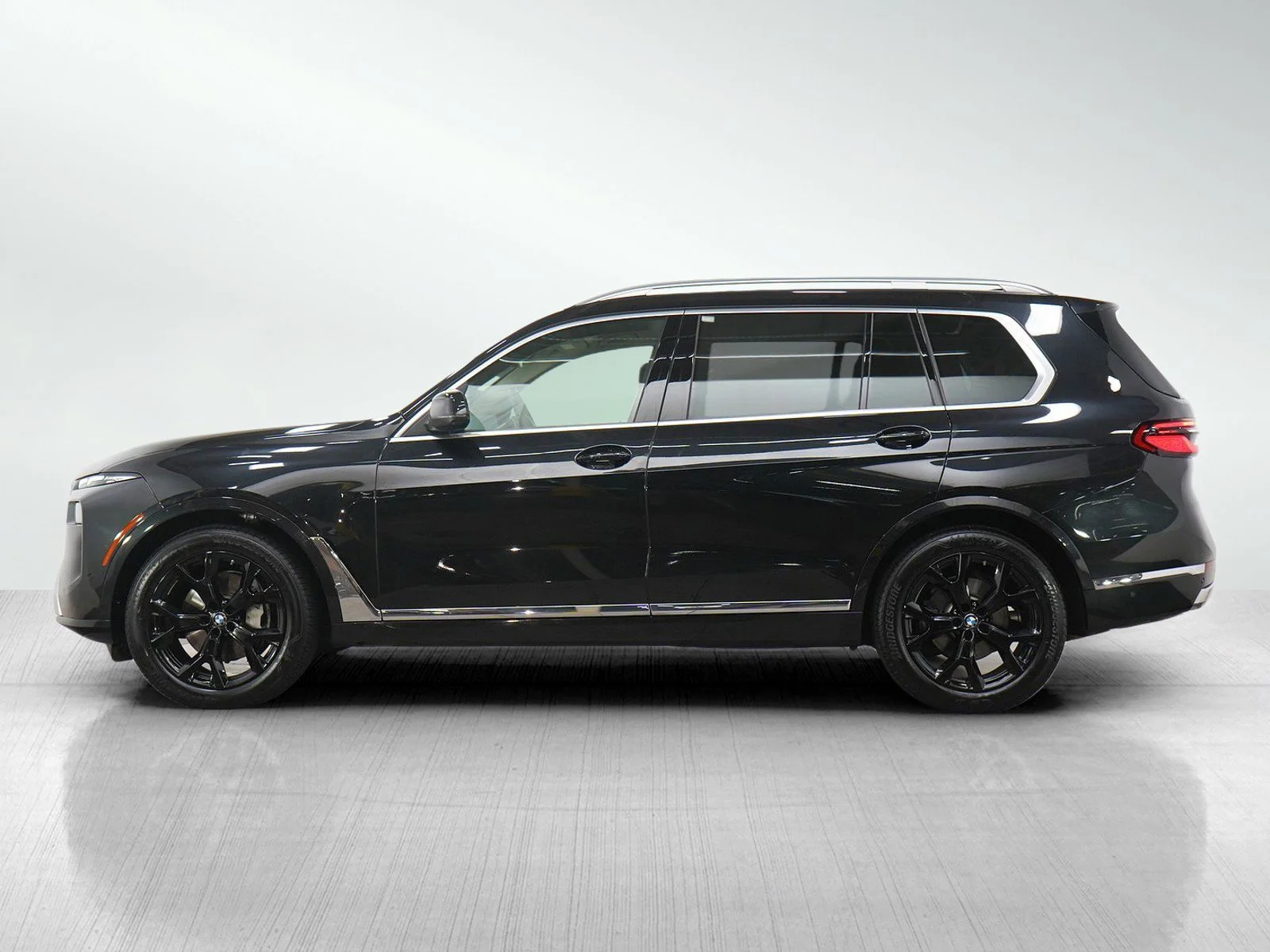 Used 2024 BMW X7 40i with VIN 5UX23EM07R9U85123 for sale in Burnsville, Minnesota
