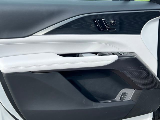 2025 Cadillac LYRIQ Luxury 1 - Photo 12