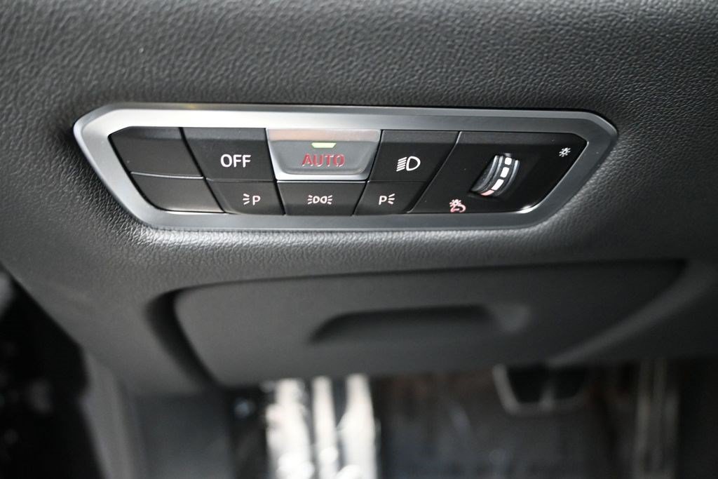 Used 2022 Black Sapphire Metallic BMW xDrive45e image 15