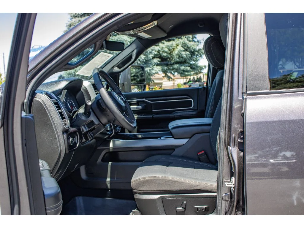 Used 2025 Granite Crystal Metallic Clearcoat Ram Big Horn image 29