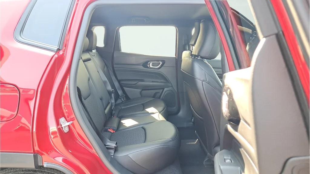 New 2026 Red Hot Pearlcoat Jeep Latitude image 14