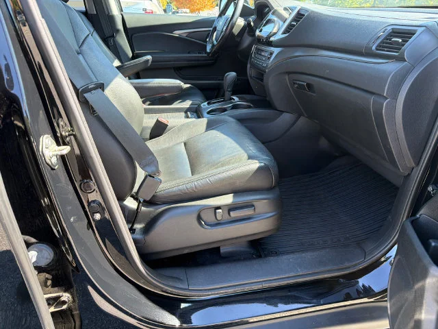 Used 2017 Black Honda EX-L image 13