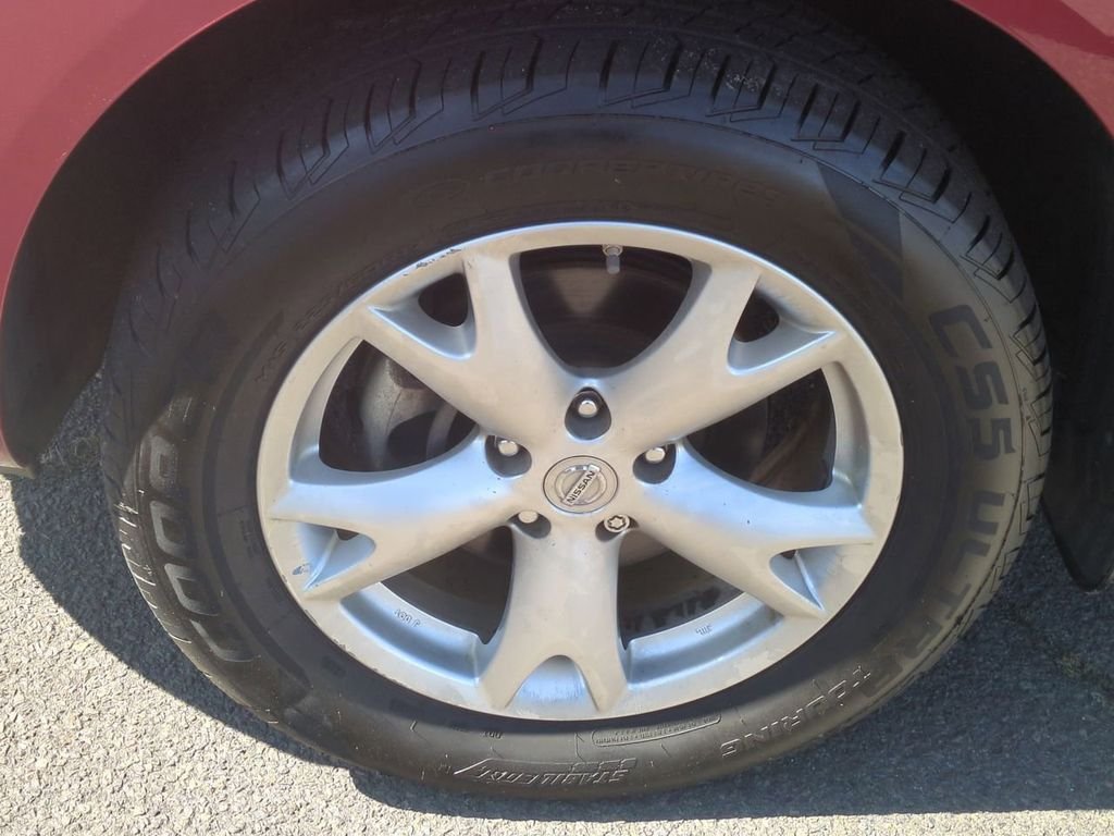 Used 2010 Red Nissan SL image 10