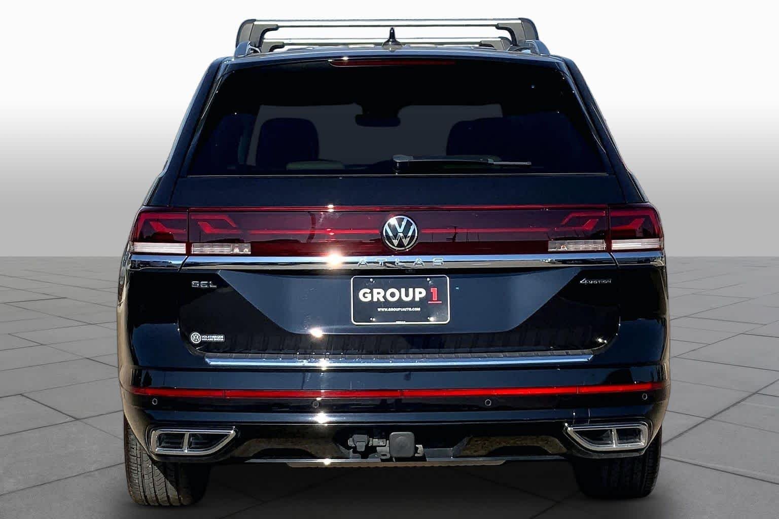 Certified Used 2025 Deep Black Pearl Volkswagen 2.0T SEL Premium R-Line image 5