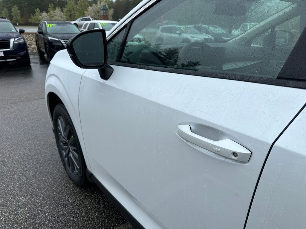New 2026 Everest White Pearl TriCoat Nissan SL image 10
