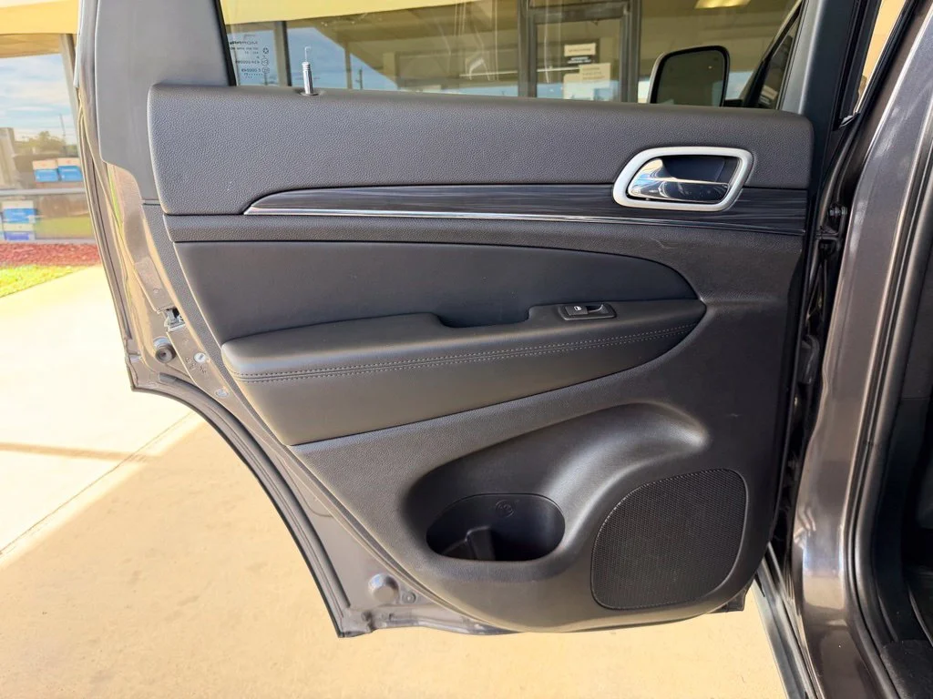 Used 2021 Gray Jeep Limited image 28