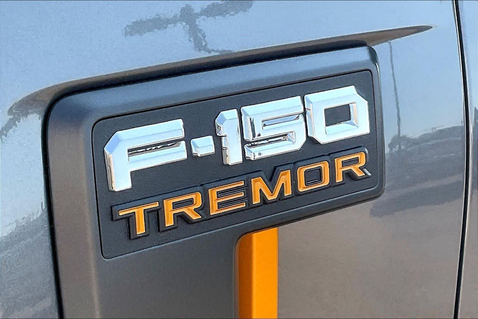 New 2026 Carbonized Gray Metallic Ford Tremor® image 15