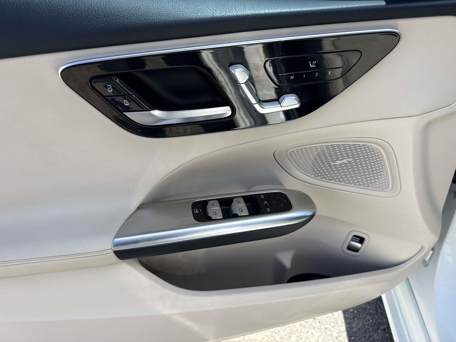 Used 2022 White Mercedes-Benz C 300 image 21