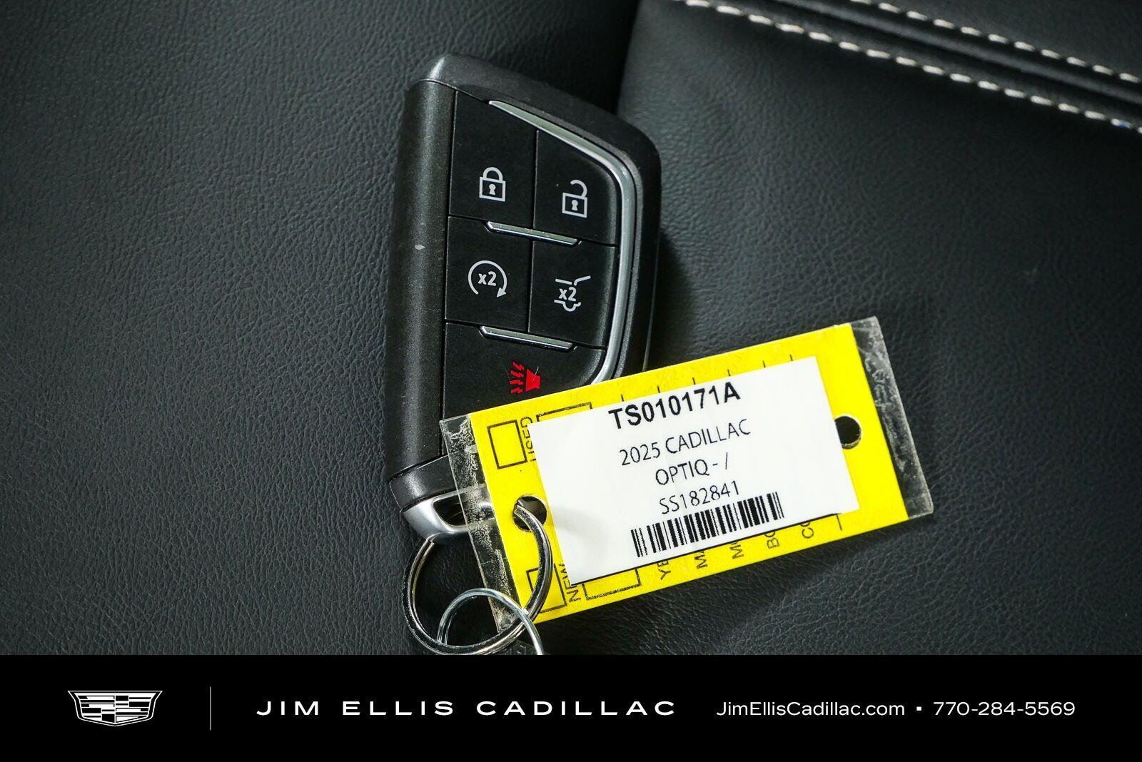 Used 2025 Crystal White Tricoat Cadillac Luxury 1 image 39
