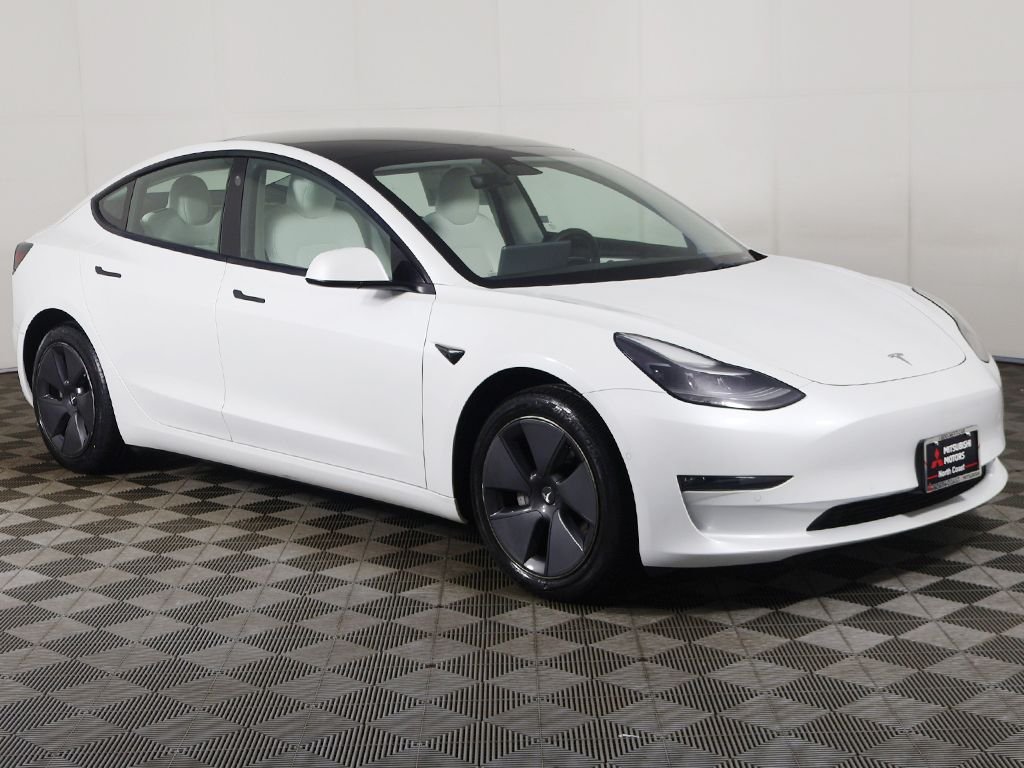 Used 2022 White Tesla Long Range image 2
