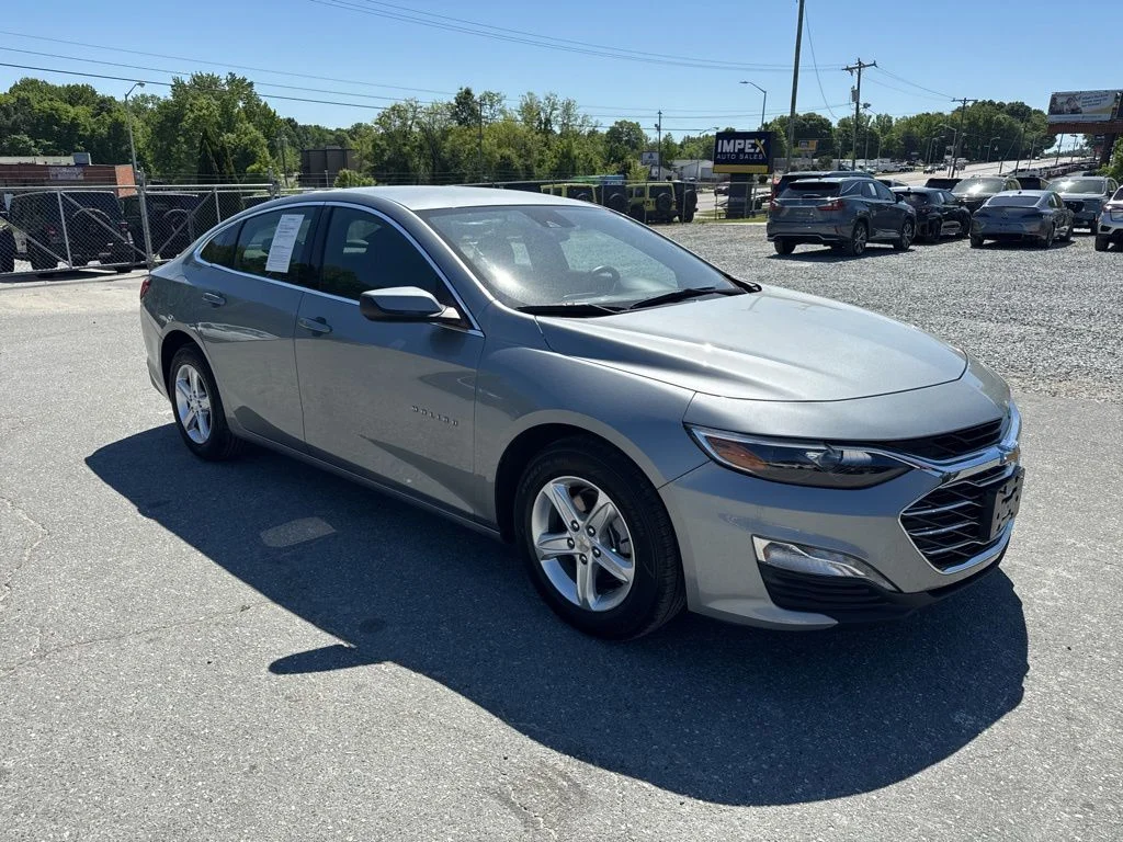 Used 2024 Gray Chevrolet LT image 7