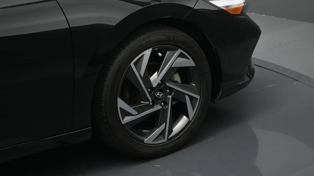 Certified Used 2024 Black Hyundai SEL image 6