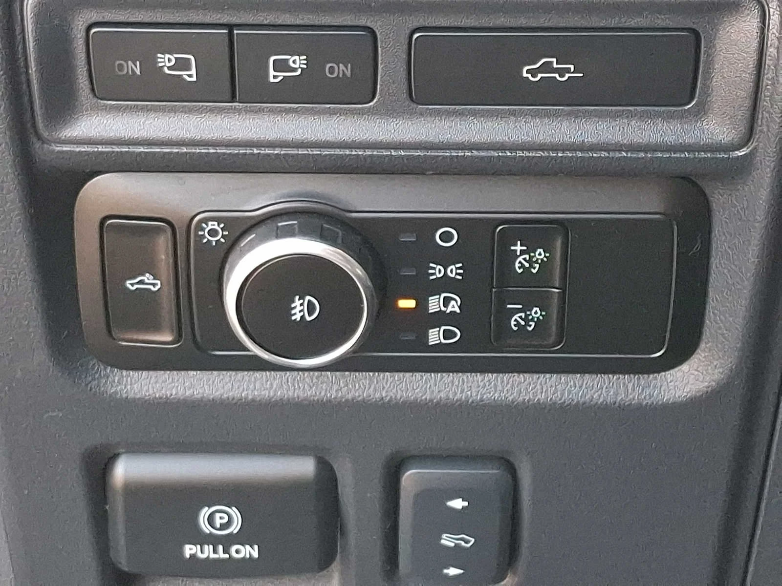 Used 2023 White Ford Tremor image 26