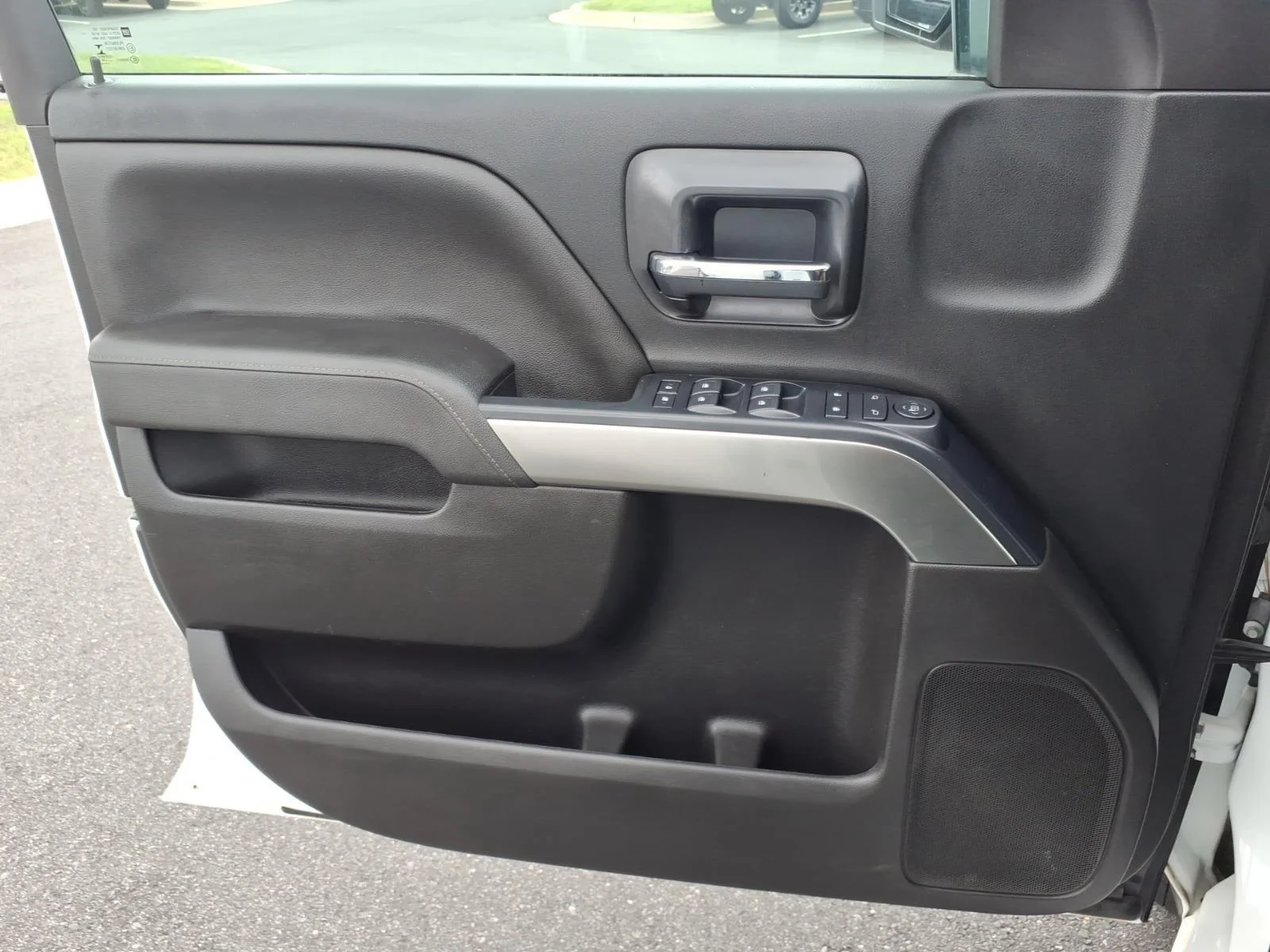 Used 2018 Summit White Chevrolet LT image 27