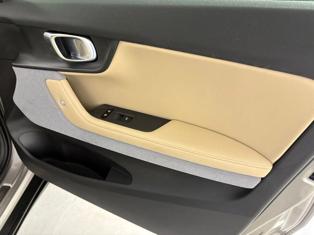 Used 2022 Gold Polestar Long Range Dual Motor image 40