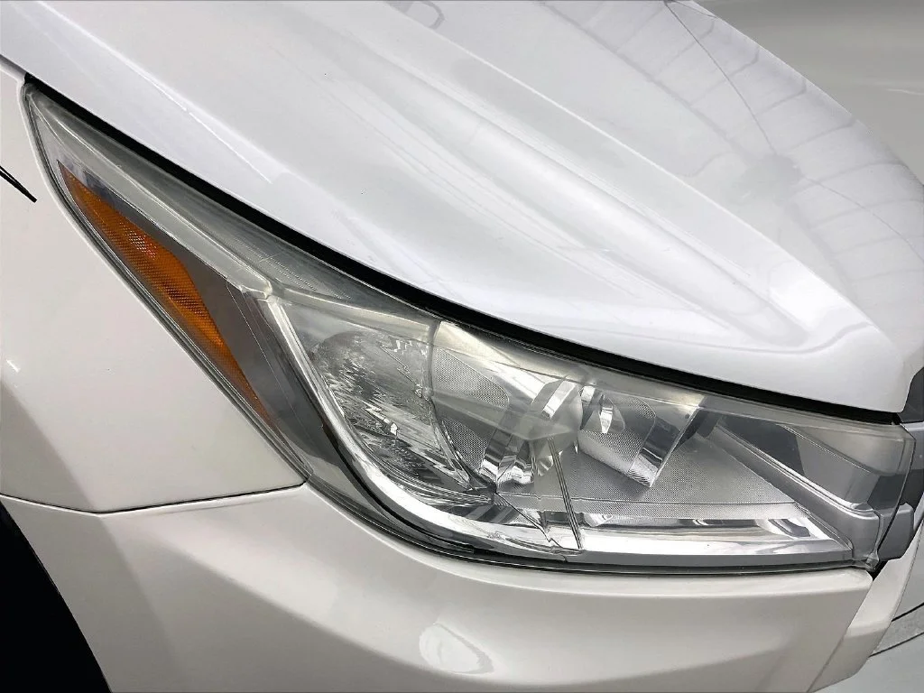 Certified Used 2018 White Toyota XLE image 34
