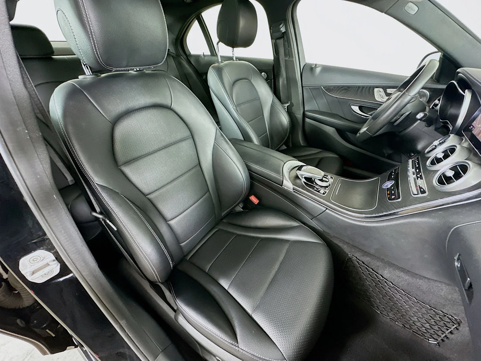 Used 2016  Mercedes-Benz  image 43