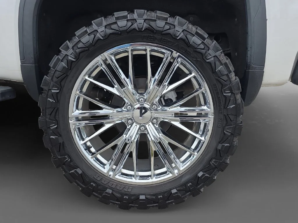 Used 2021 White GMC Denali image 9