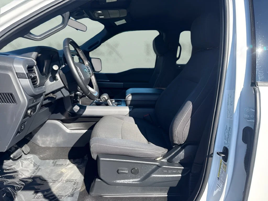 Used 2025 White Ford XLT image 9