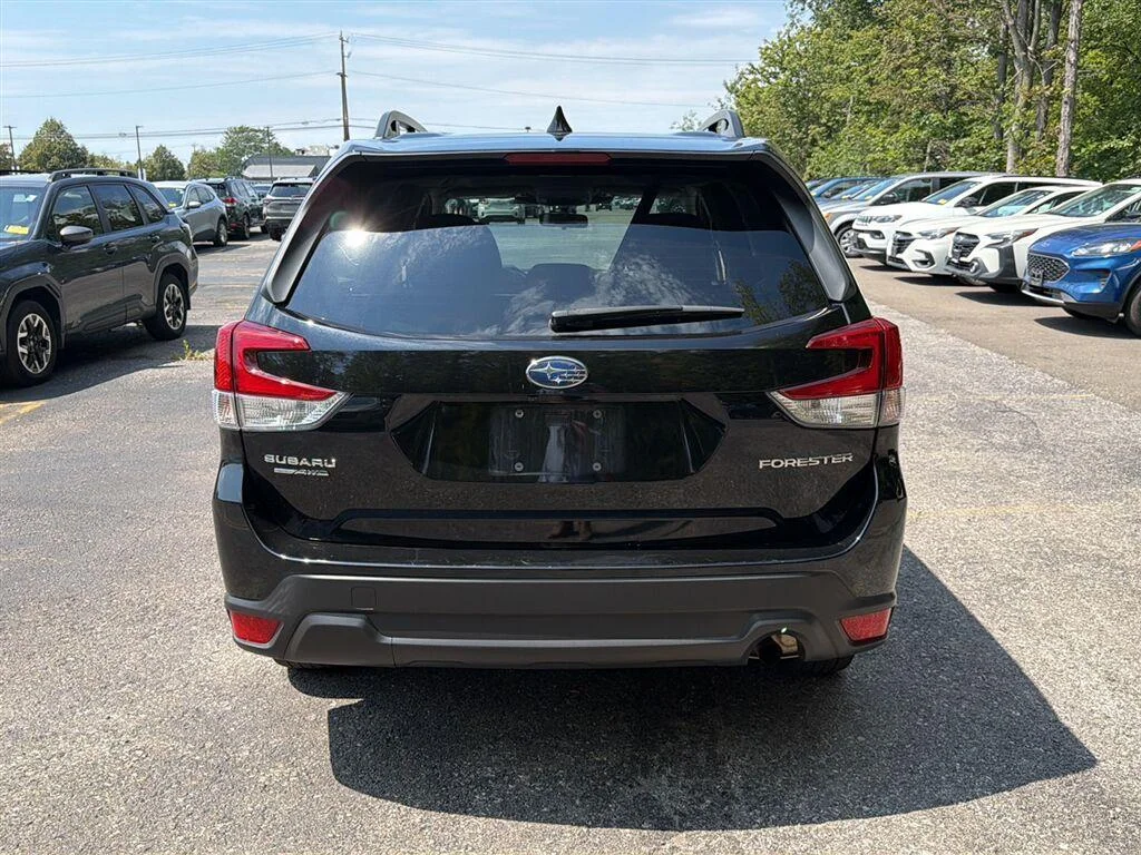 Used 2024 Crystal Black Silica Subaru Premium image 9
