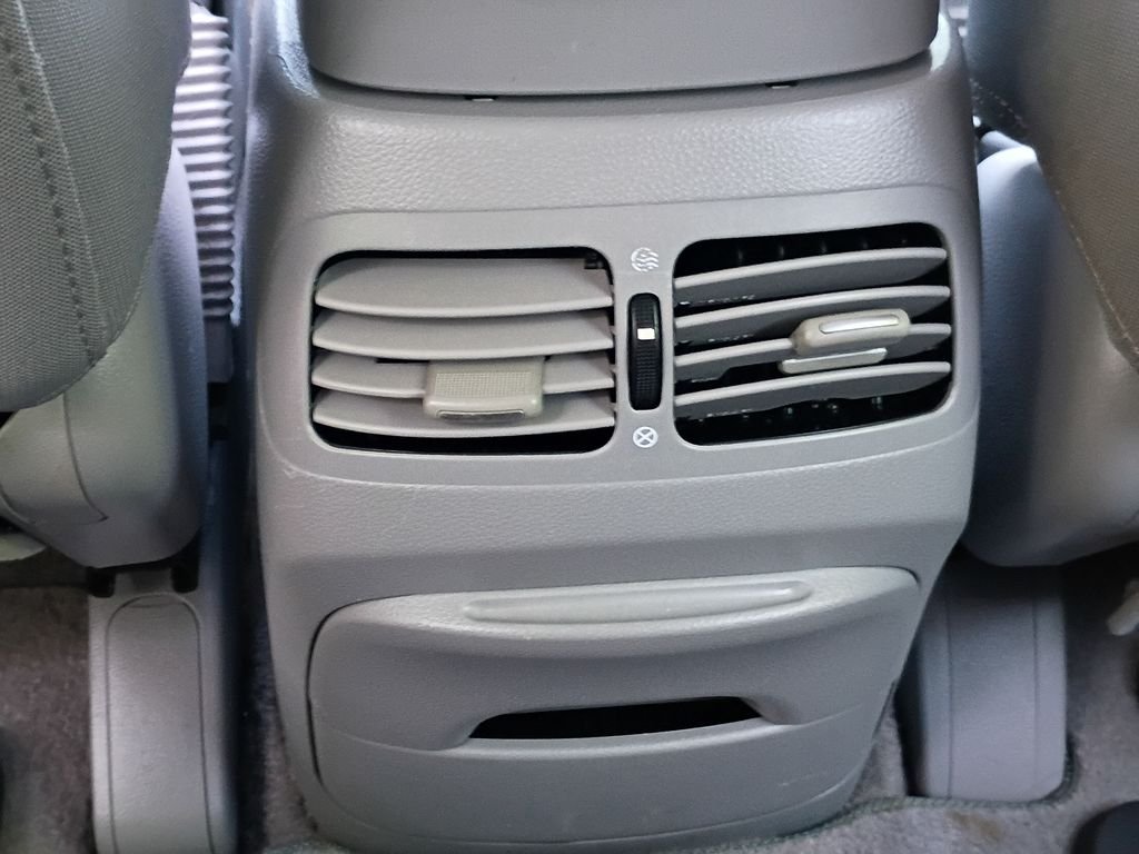 Used 2007 White Kia LX image 17