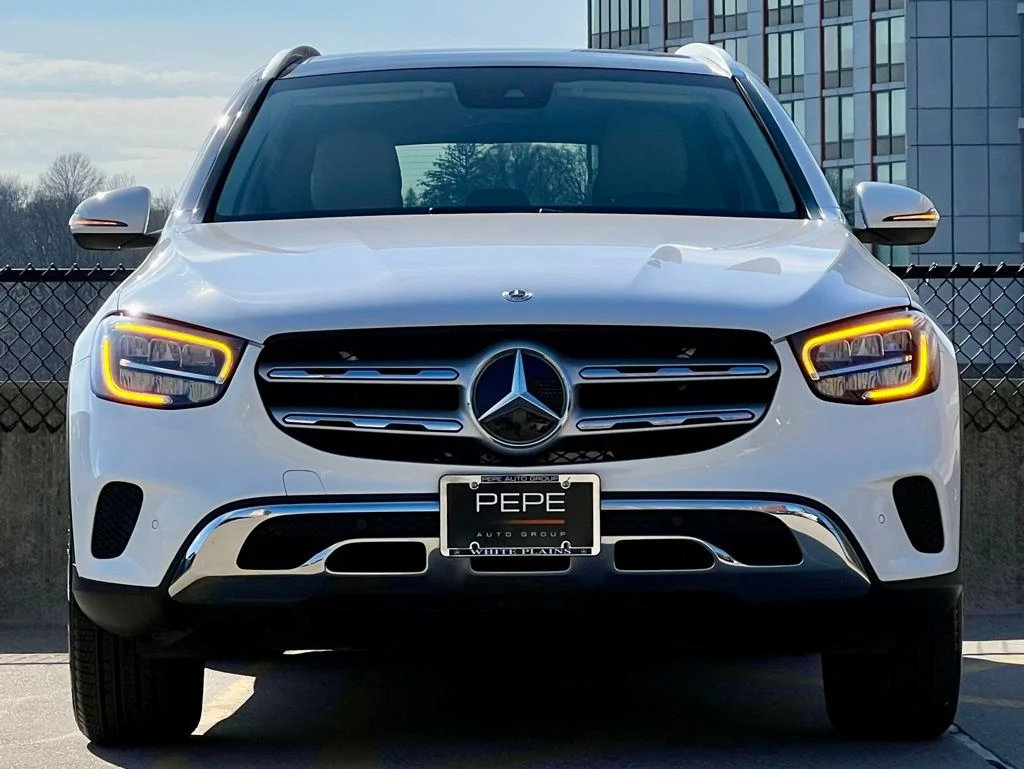 Certified Used 2022  Mercedes-Benz GLC 300 image 2
