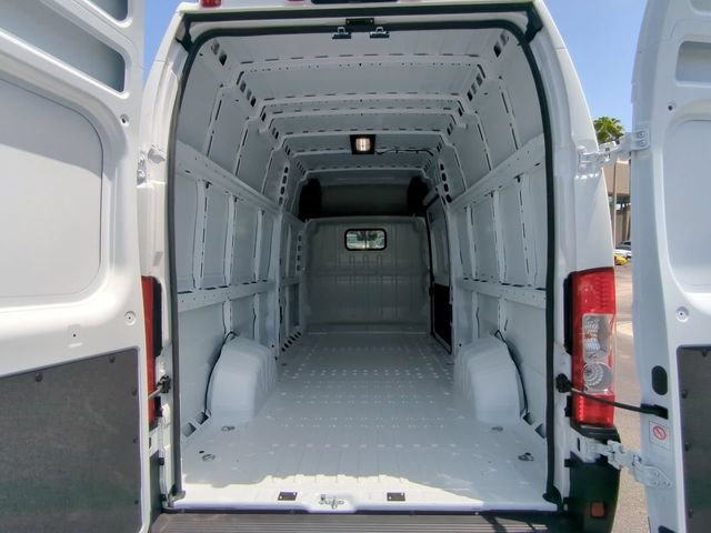 New 2026 Bright White Clear-Coat Exterior Paint RAM Super High Roof image 14
