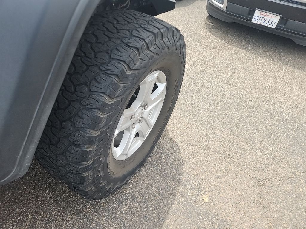 Used 2018 White Jeep Unlimited Sport S image 16
